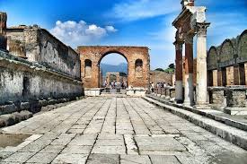 Pompeii and Vesuvius tour with lunch from Sorrento